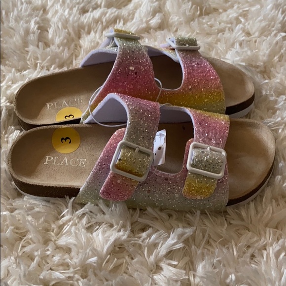 NEW✨PLACE Sandals - Picture 8 of 11